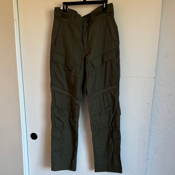 NWT Men's Dark Green Cargo Pants 0098